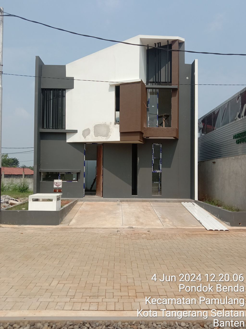 foto tampak rumah tipe 67/90 perumahan KALIMAYA PARK