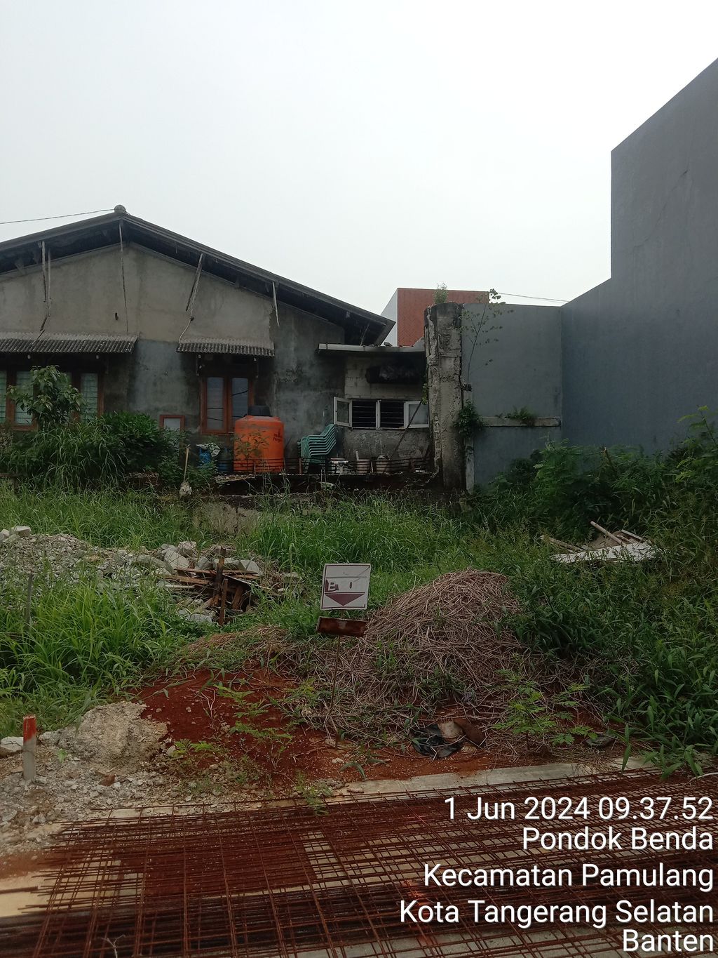 foto tampak rumah tipe 36/80 perumahan KALIMAYA PARK