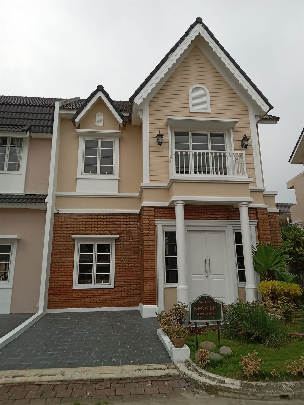 foto tampak rumah tipe BERGEN K perumahan MEDAN RESORT CITY CLUSTER K