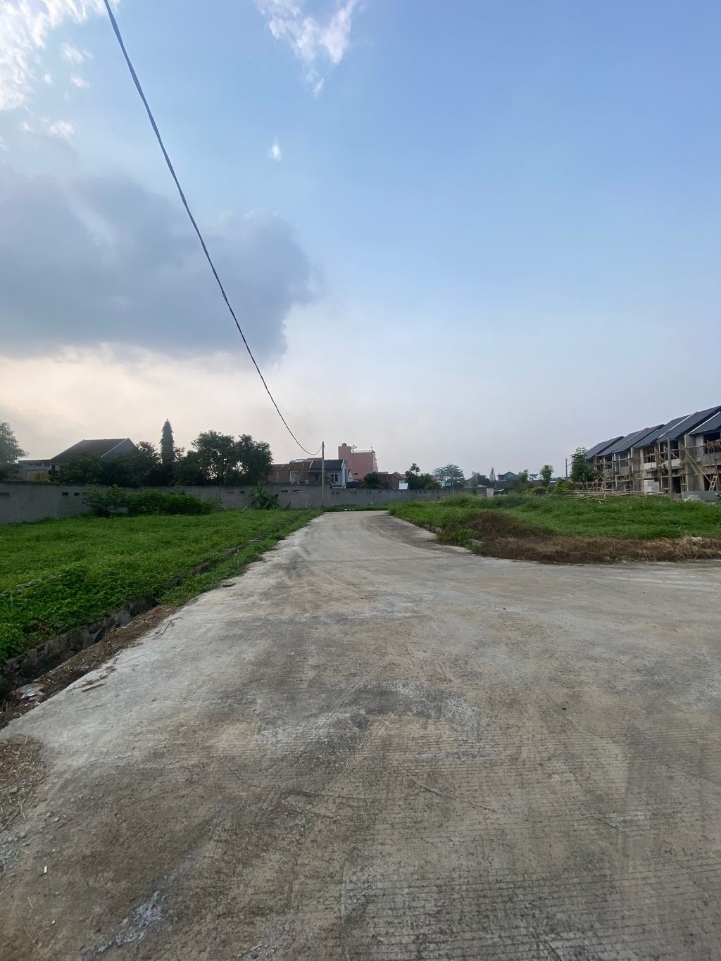 foto posisi tengah perumahan GARMELIA REGENCY