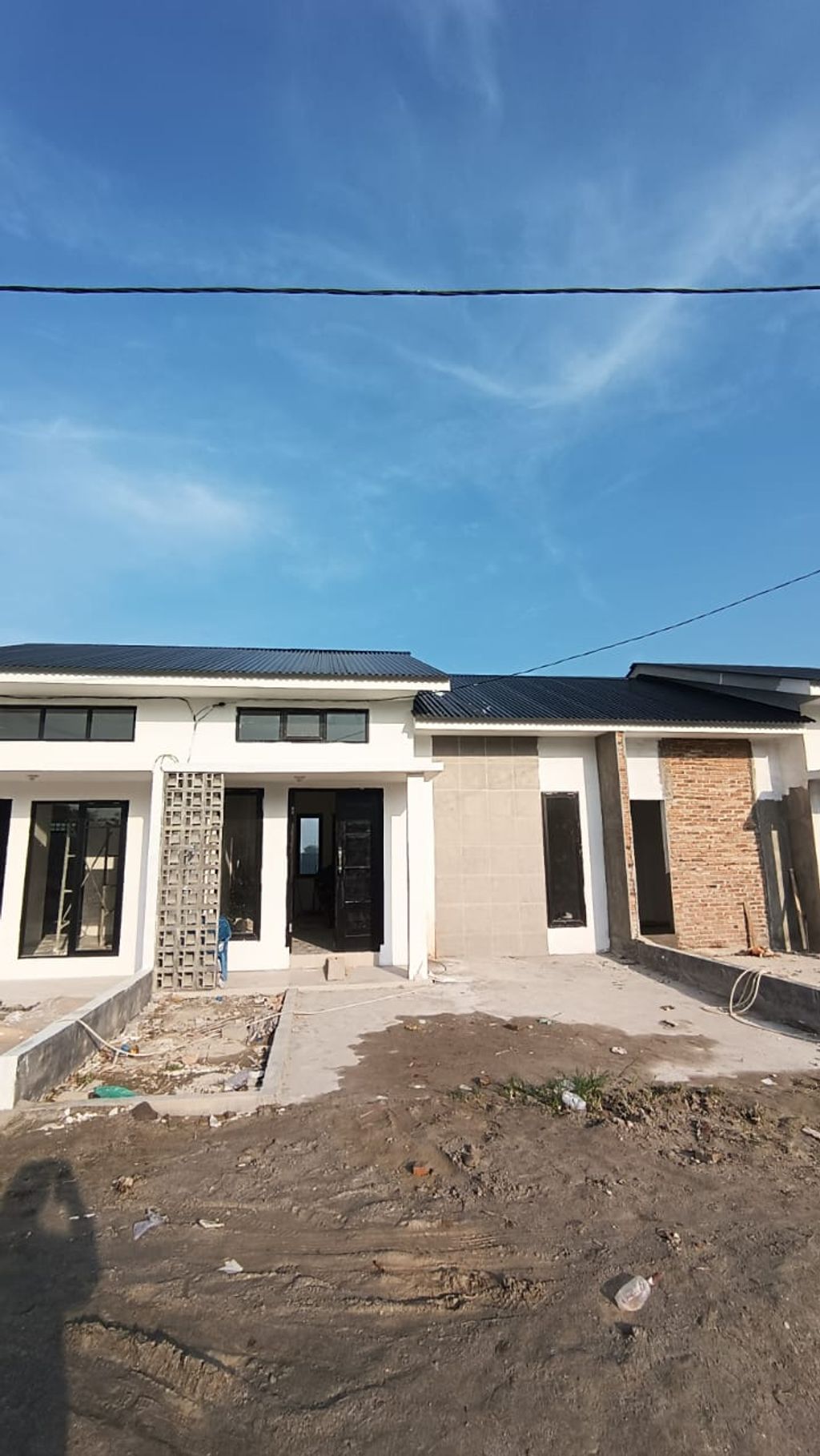 foto contoh rumah perumahan ROYAL RESORT RESIDENCE