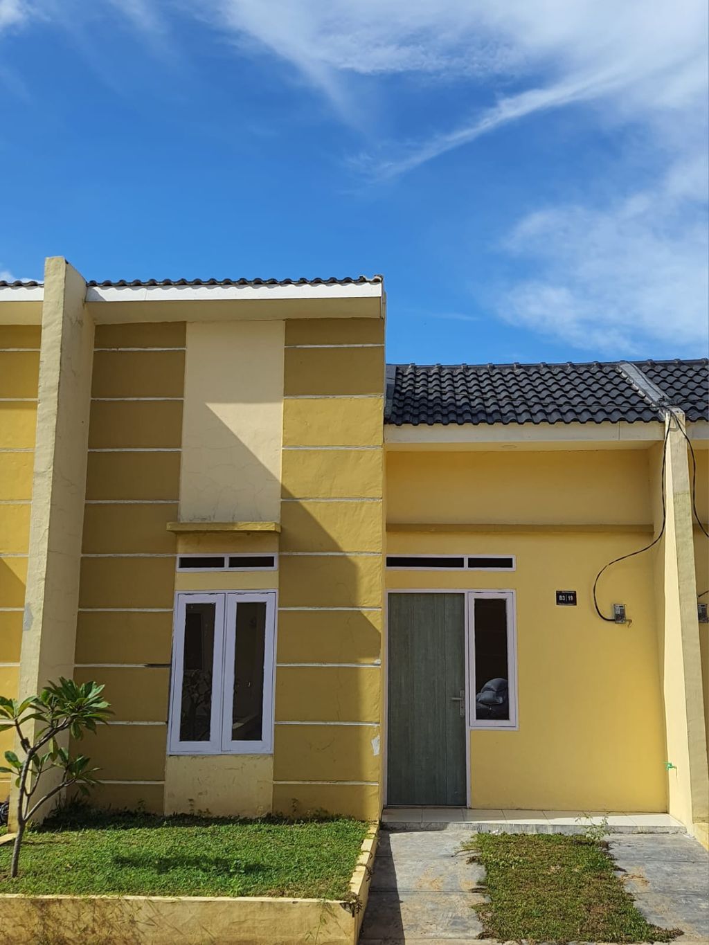 foto tampak rumah tipe Varenese perumahan PRATAMA DARU TAHAP II