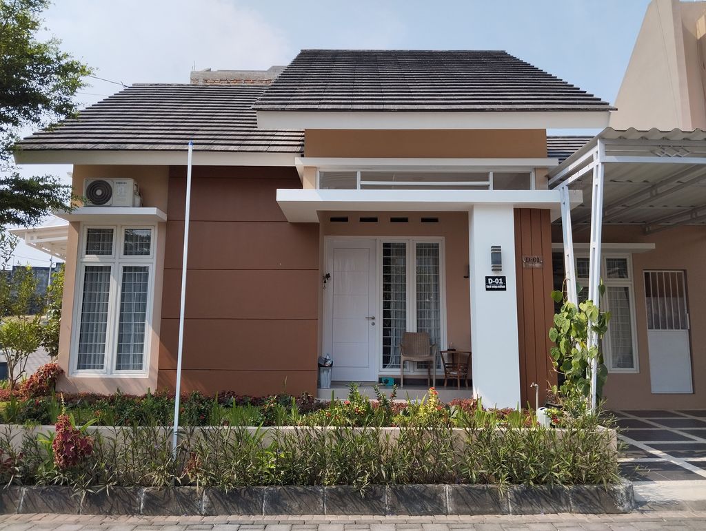foto tampak rumah tipe RSR - 56 perumahan royal sedayu residence