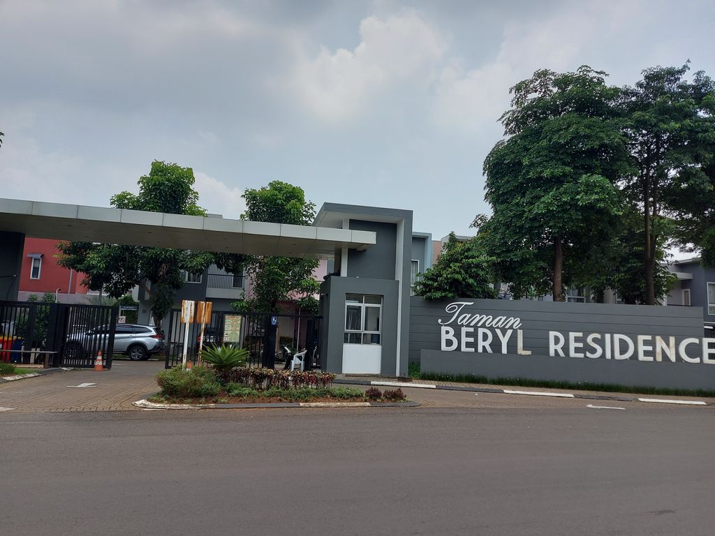 foto gerbang perumahan GRAHA RAYA BERYL