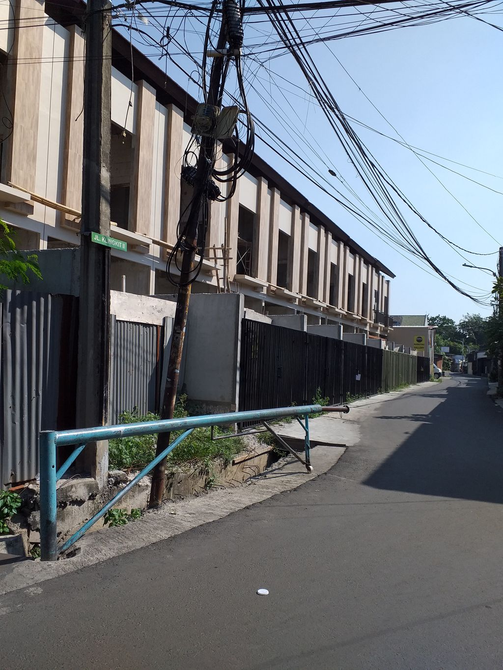 foto gerbang perumahan Klingkit Raya Residence