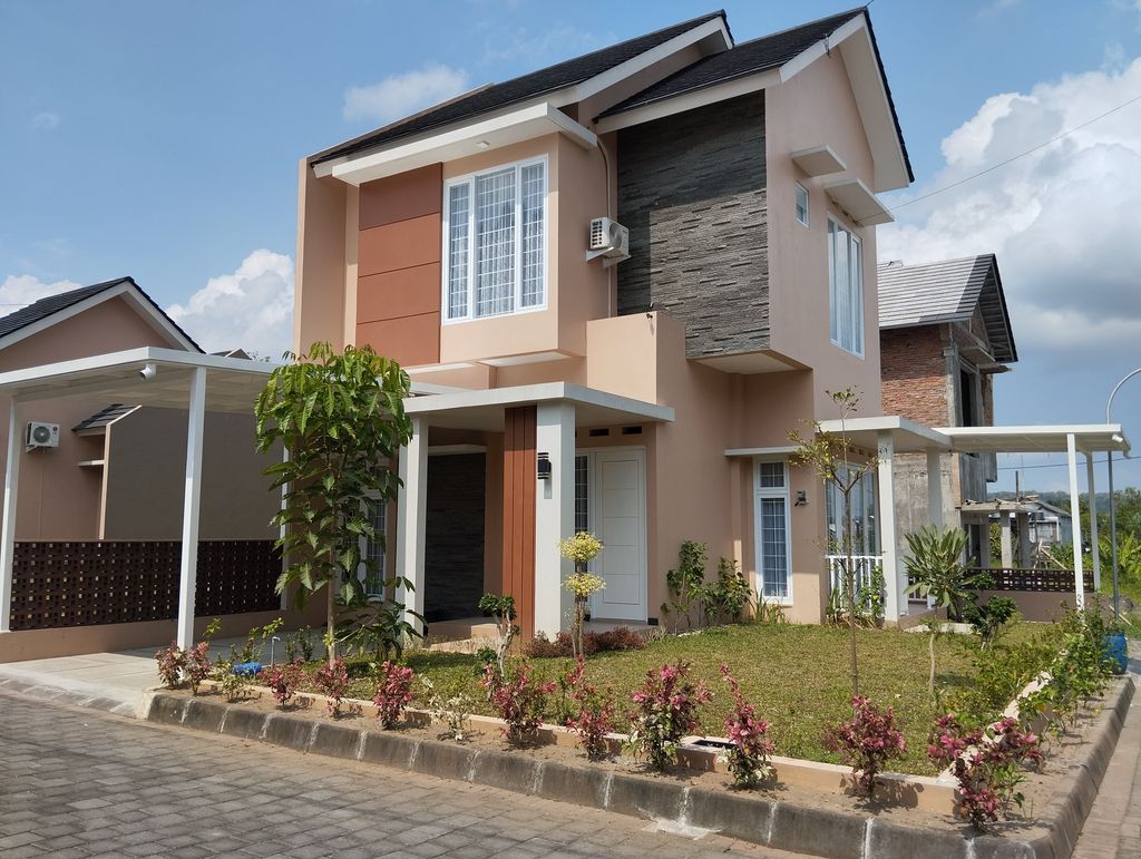 foto tampak rumah tipe RSR - 90 perumahan royal sedayu residence
