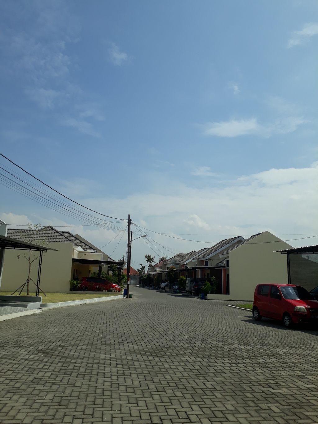 foto posisi tengah perumahan EDELWEIS BARU