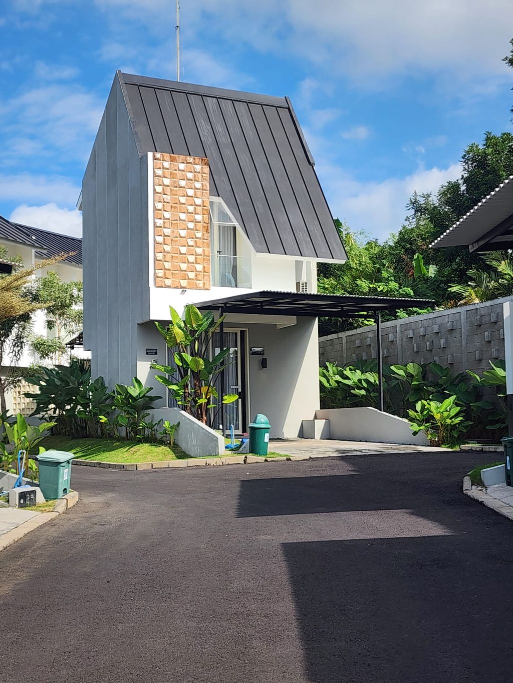 foto tampak rumah tipe QBIX 50/65 A perumahan BERNADY LAND SLAWU