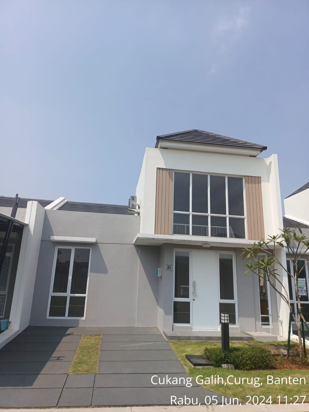 foto tampak rumah tipe CANNA 12/08 perumahan PARAMOUNT PETALS TAHAP 1