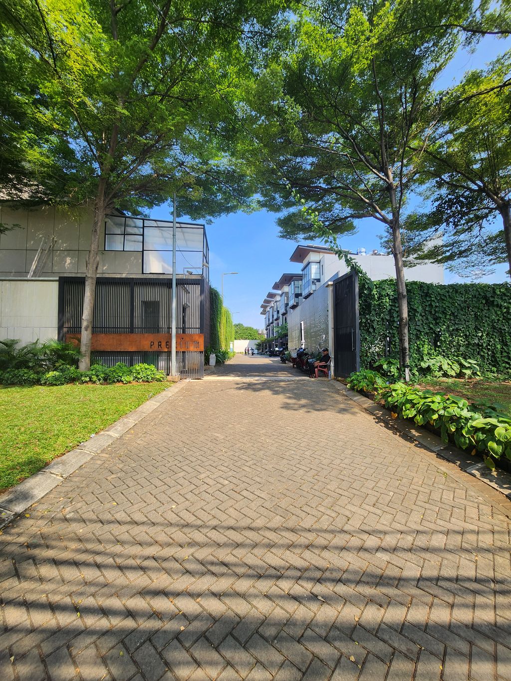 foto gerbang perumahan PRECIUM SIMATUPANG