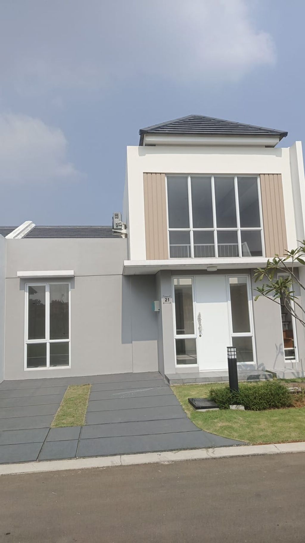 foto tampak rumah tipe CANNA 12/17 perumahan PARAMOUNT PETALS TAHAP 1