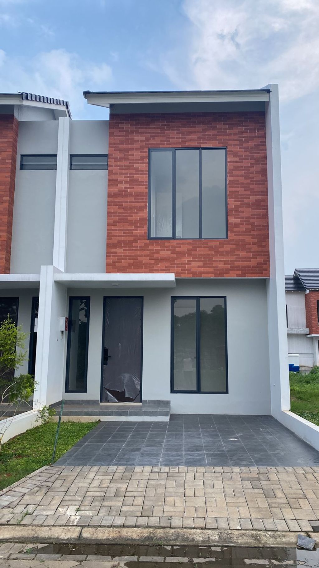 foto tampak rumah tipe CELLO perumahan THE SYMPHONY