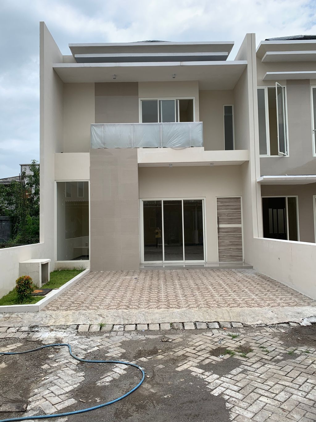 foto tampak rumah tipe Lavinia B9 perumahan De Victory Regency (Tanjungsari Sejahtera)