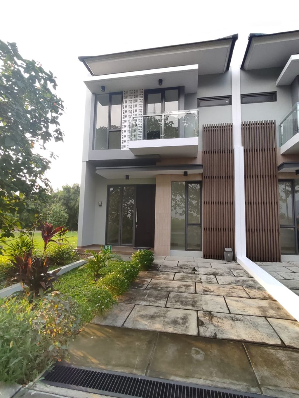 foto tampak rumah tipe CORDIA-B1-2 perumahan Penta Garden