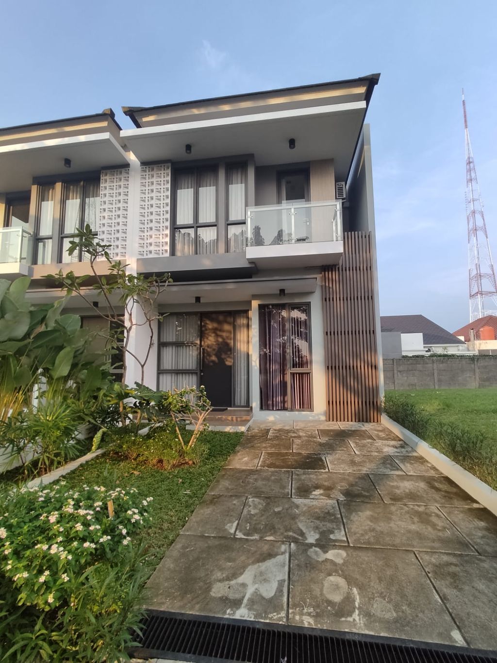 foto tampak rumah tipe BOUGENVILLE-B2-7 perumahan Penta Garden