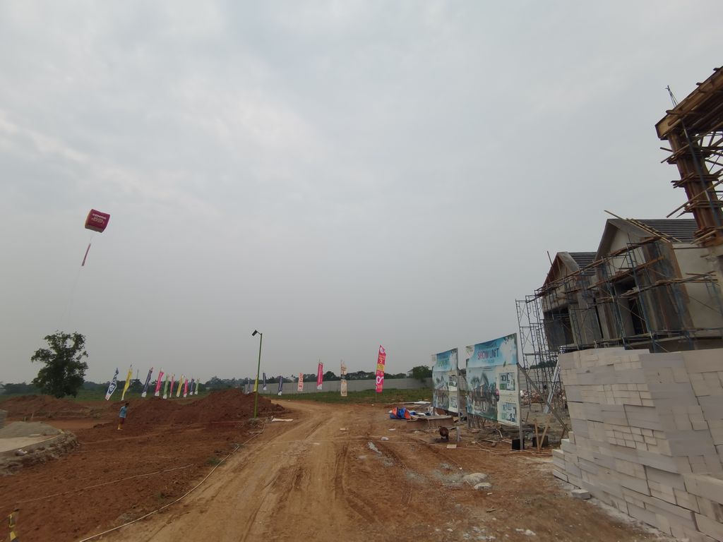 foto posisi tengah perumahan Plumbonsari Village (Socia Garden)