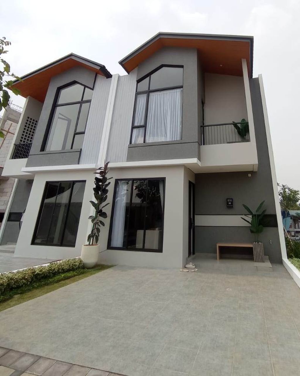 foto tampak rumah tipe GRAZIA perumahan THE SYMPHONY