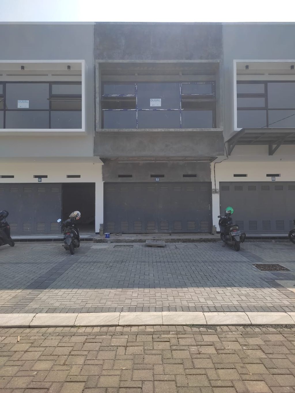 foto tampak rumah tipe 119/87 perumahan BATUNUNGGAL INDAH ESTATE RAHAYU
