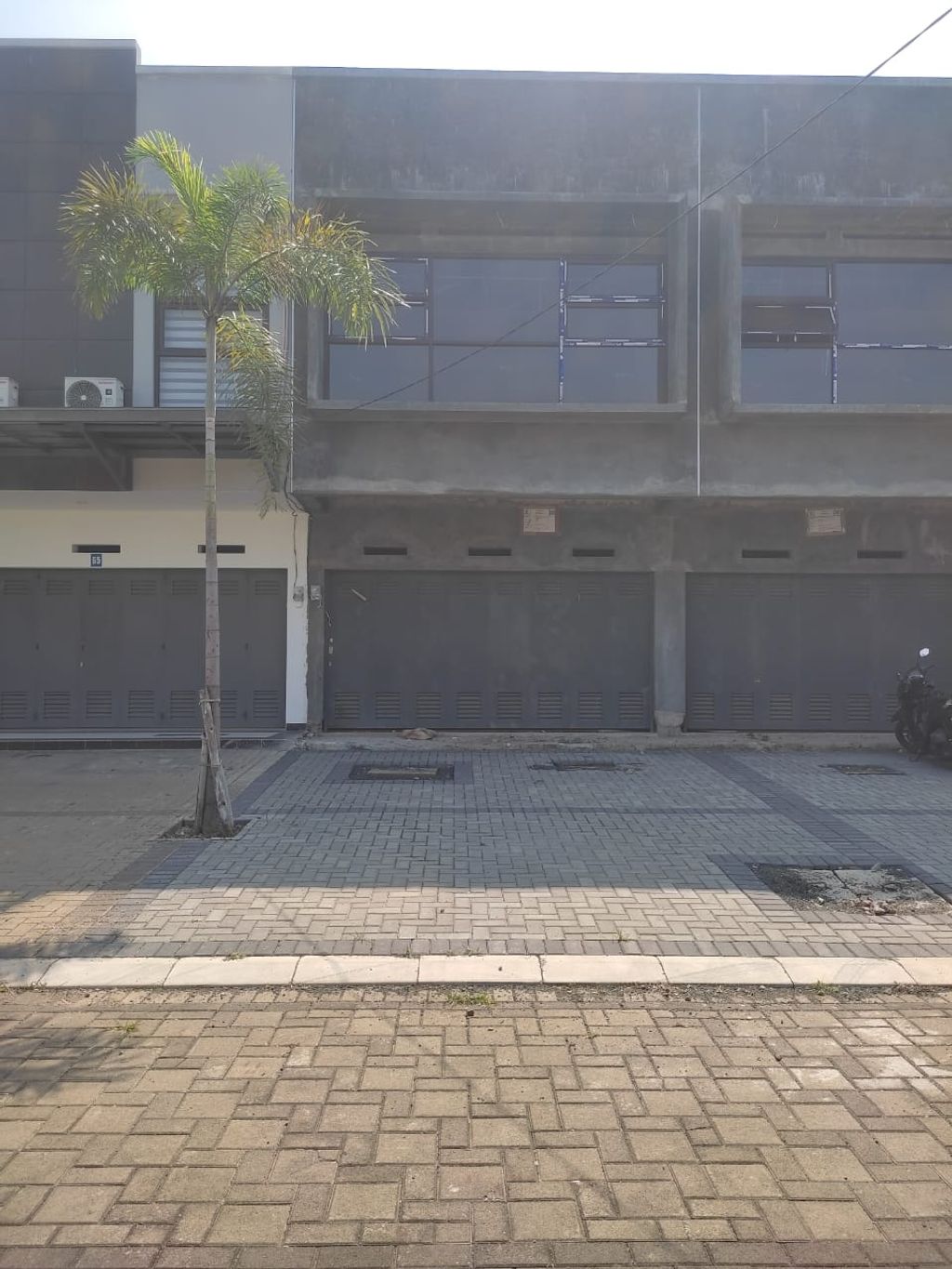 foto tampak rumah tipe 99/76 perumahan BATUNUNGGAL INDAH ESTATE RAHAYU
