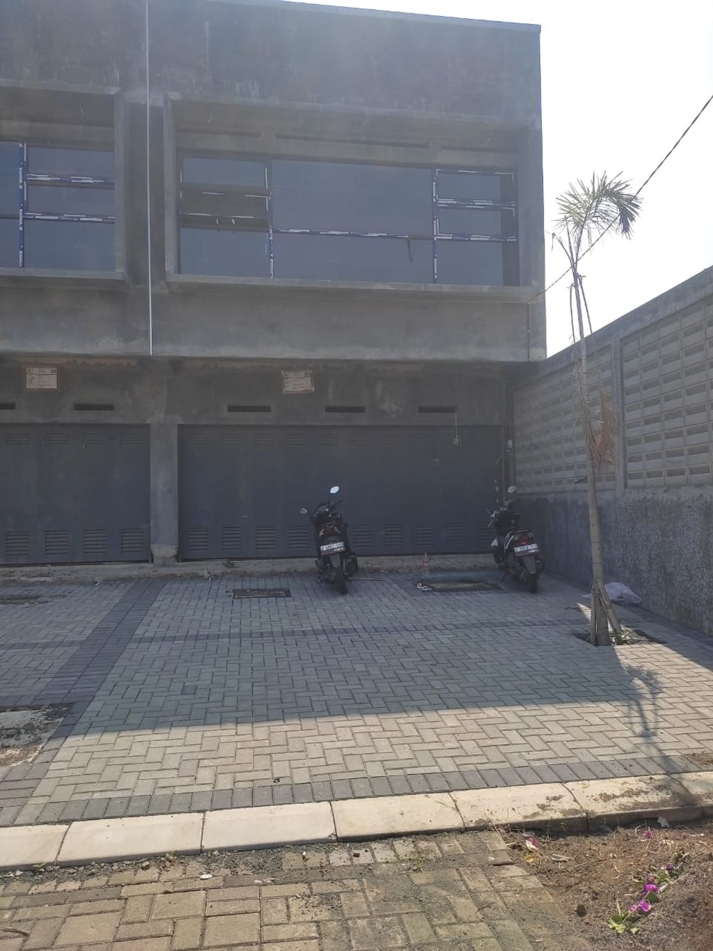 foto tampak rumah tipe 117/89 perumahan BATUNUNGGAL INDAH ESTATE RAHAYU
