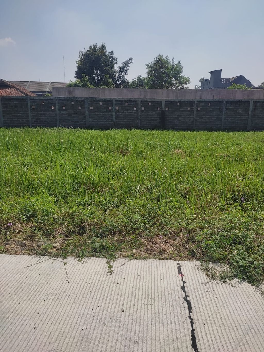 foto tampak rumah tipe 126/196 perumahan BATUNUNGGAL INDAH ESTATE BI & BIR