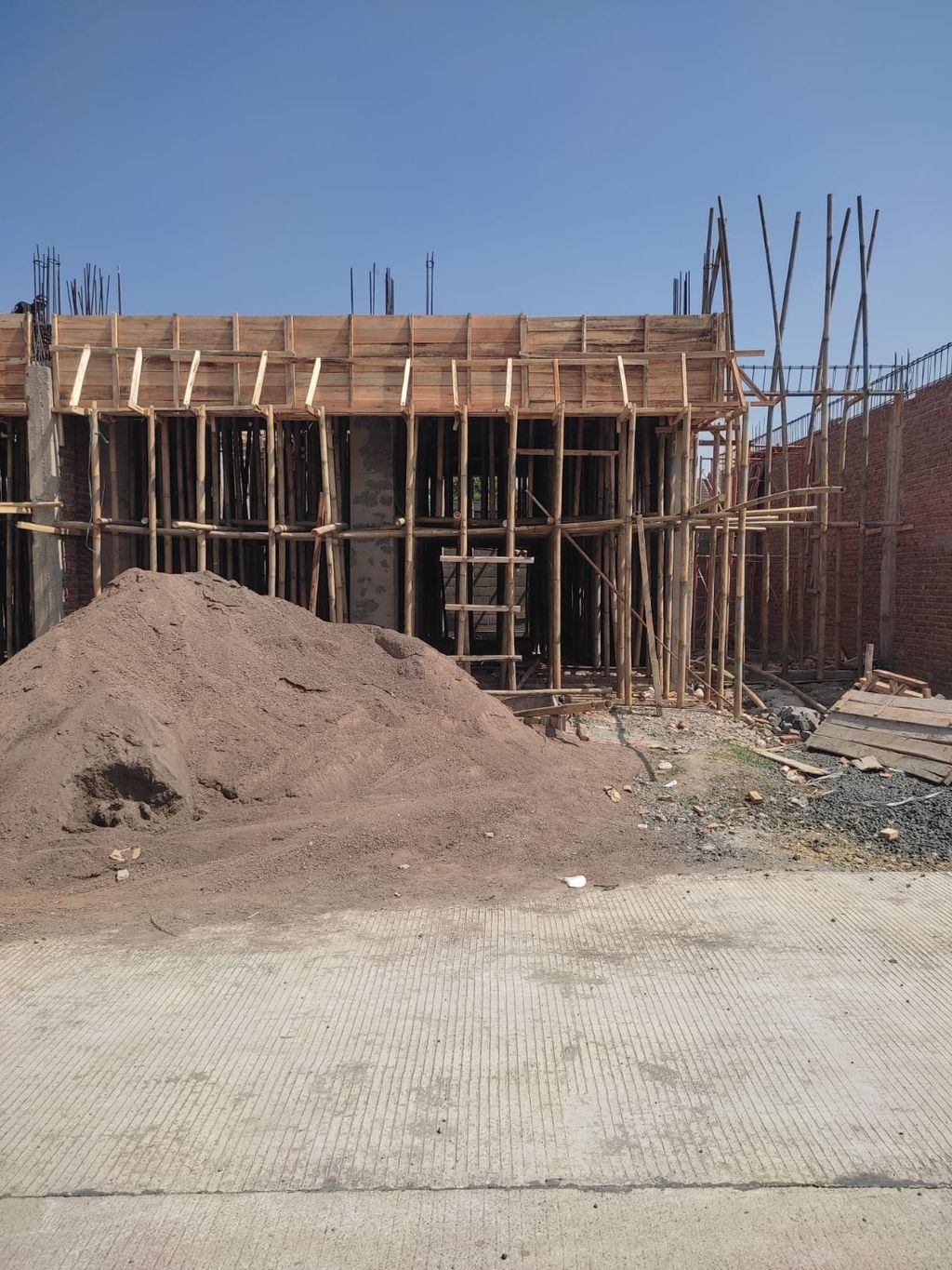 foto tampak rumah tipe 125/150 perumahan BATUNUNGGAL INDAH ESTATE BI & BIR