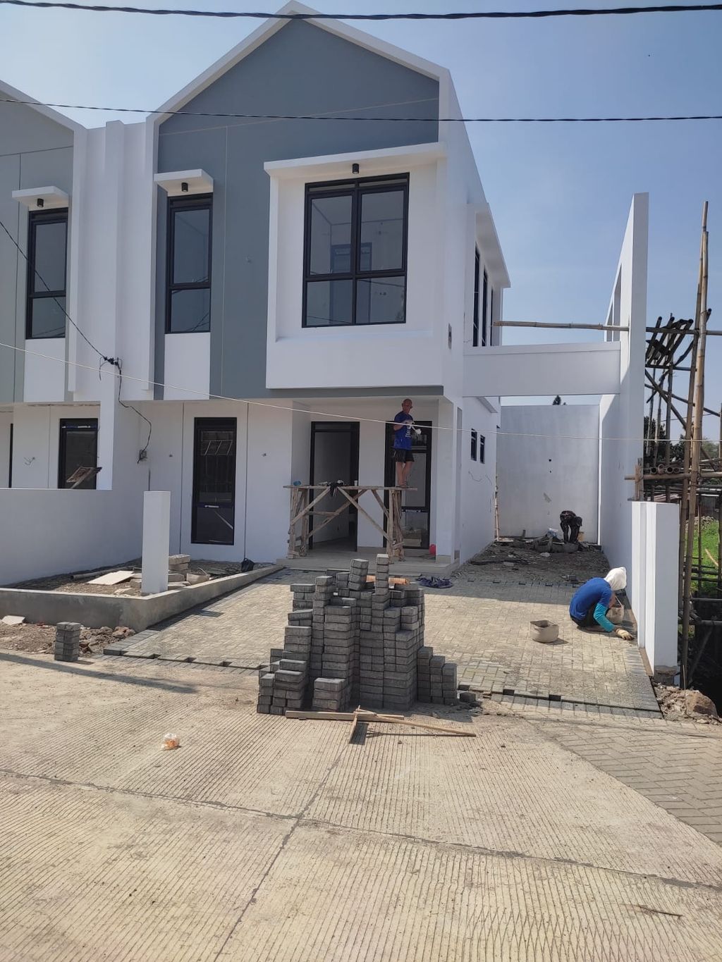 foto tampak rumah tipe 108/135 perumahan BATUNUNGGAL INDAH ESTATE BI & BIR