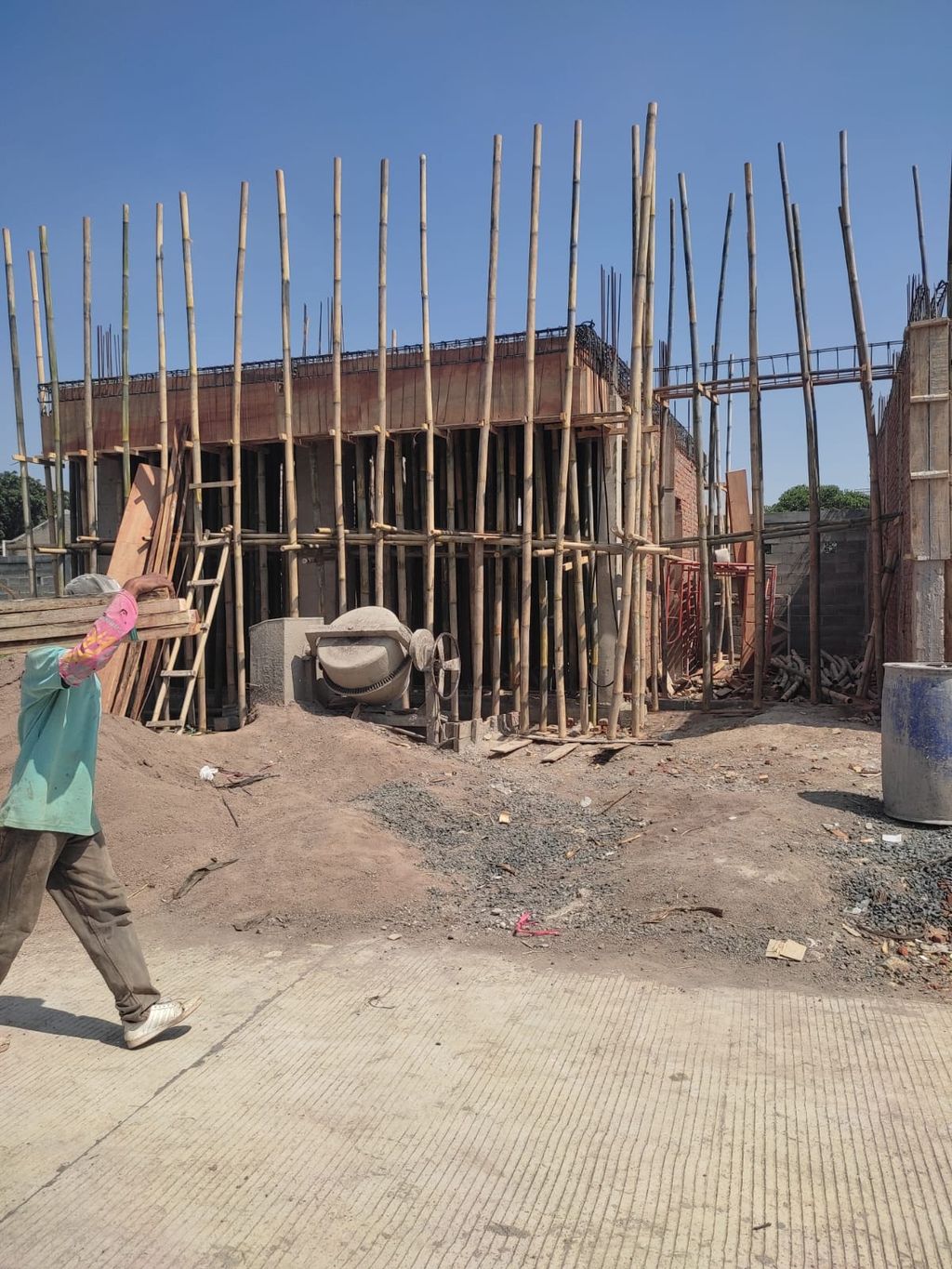 foto tampak rumah tipe 125/149 perumahan BATUNUNGGAL INDAH ESTATE BI & BIR