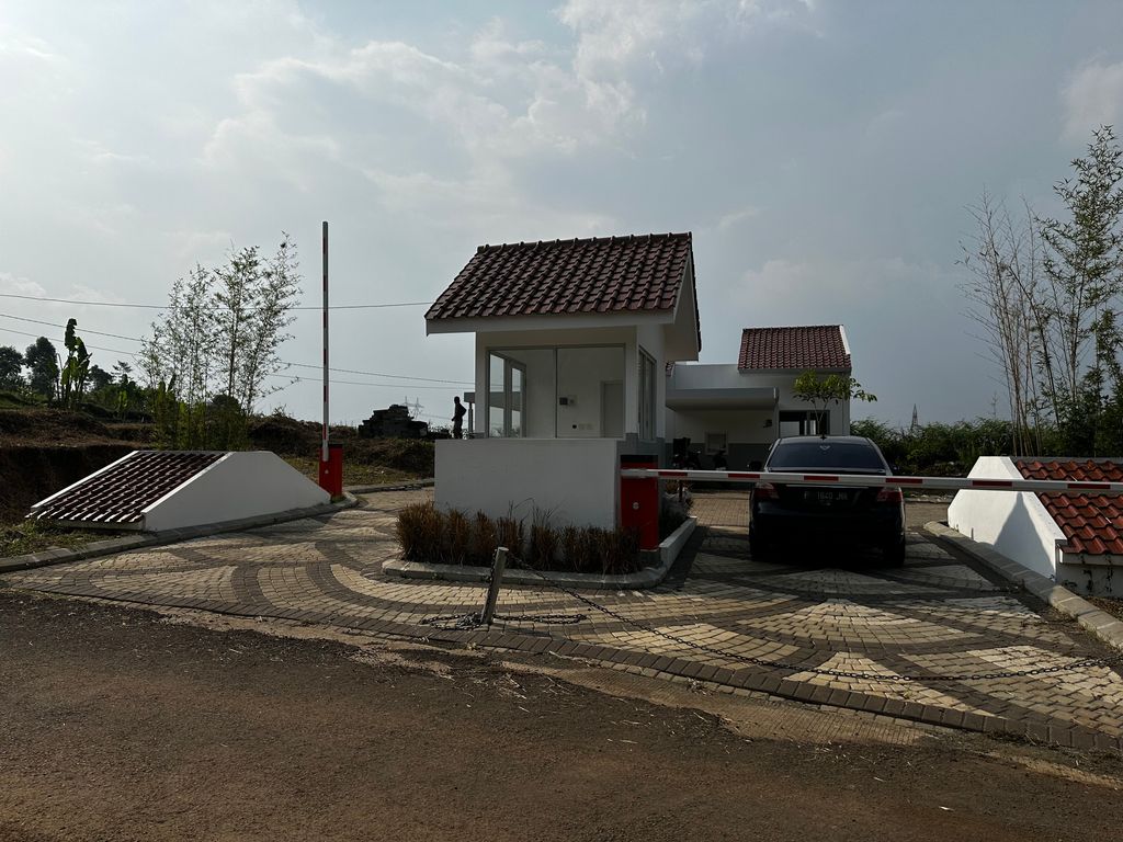 foto gerbang perumahan Perumahan Paradessa Habitat