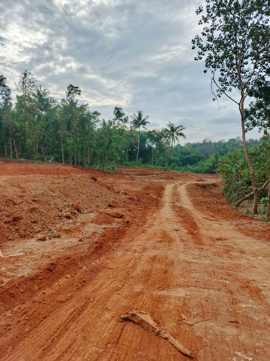 foto posisi tengah perumahan Marison Regency Mulyoharjo