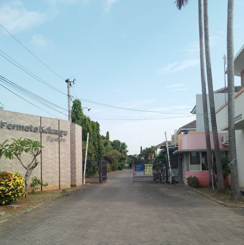 foto gerbang perumahan CLUSTER PERMATA KELUARGA