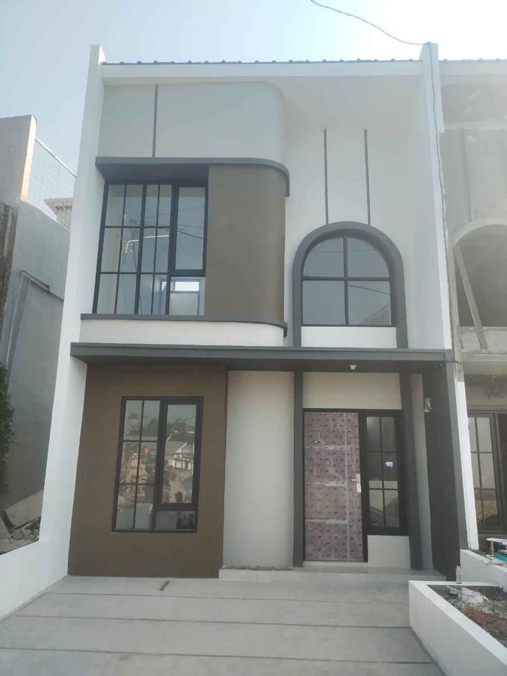 foto tampak rumah tipe 36 Mezanin Modern (457) perumahan Cluster Beverly