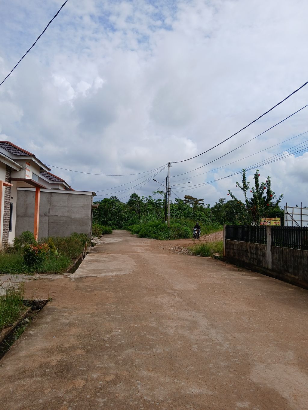 foto posisi tengah perumahan TAMAN MEKAR INDAH BLOK AZ TAHAP 1