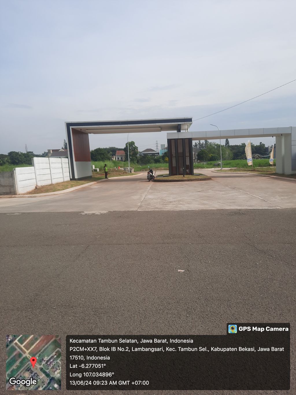 foto gerbang perumahan BEVERLY