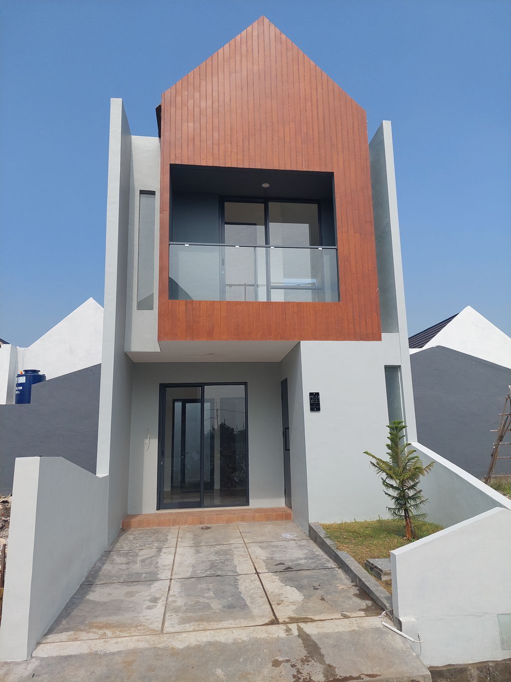 foto tampak rumah tipe T. 52 perumahan THE PERMATA VILLAS