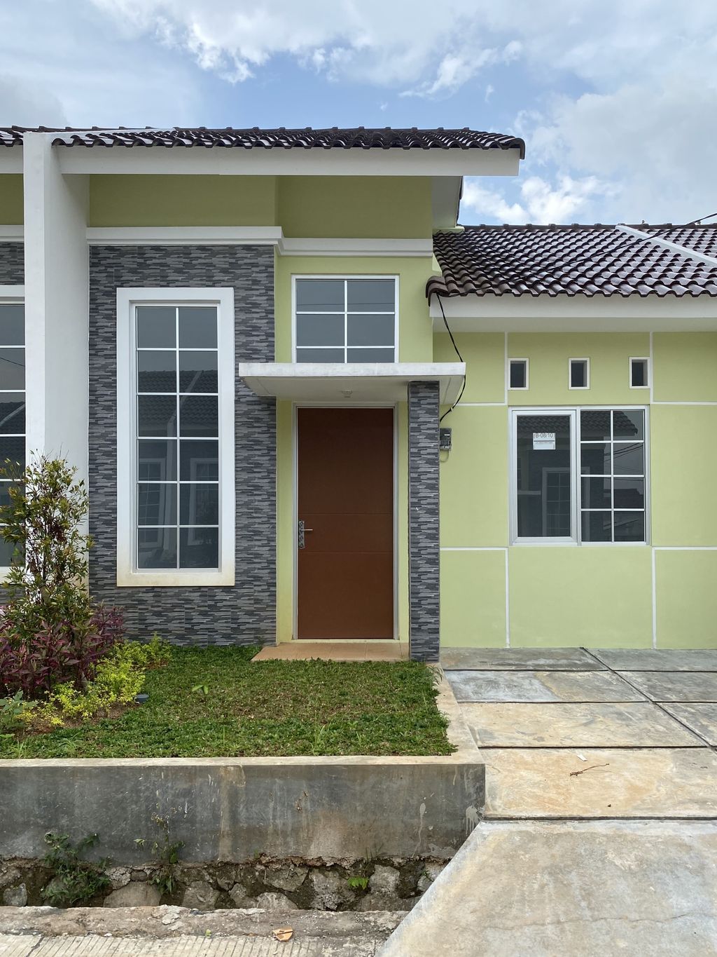 foto tampak rumah tipe 38/90 CLUSTER 1 perumahan Permata Legenda 3