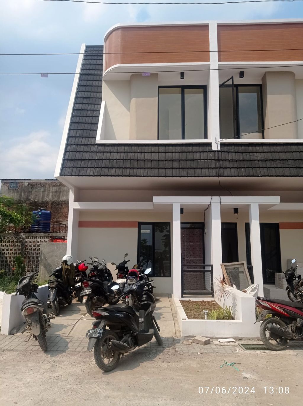 foto tampak rumah tipe 50 Compact (3 kamar) + Teras (605) perumahan G-Land Ciwastra Park 2