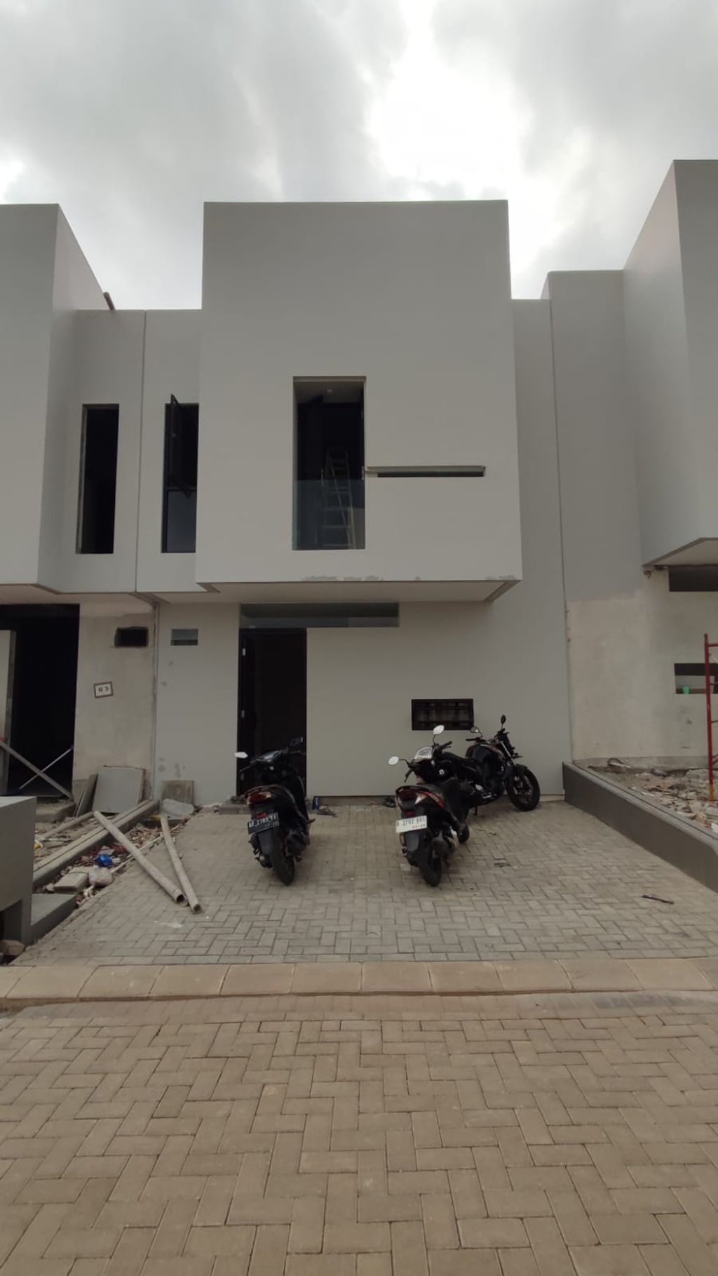 foto tampak rumah tipe Blok G no 8 perumahan STELLAR