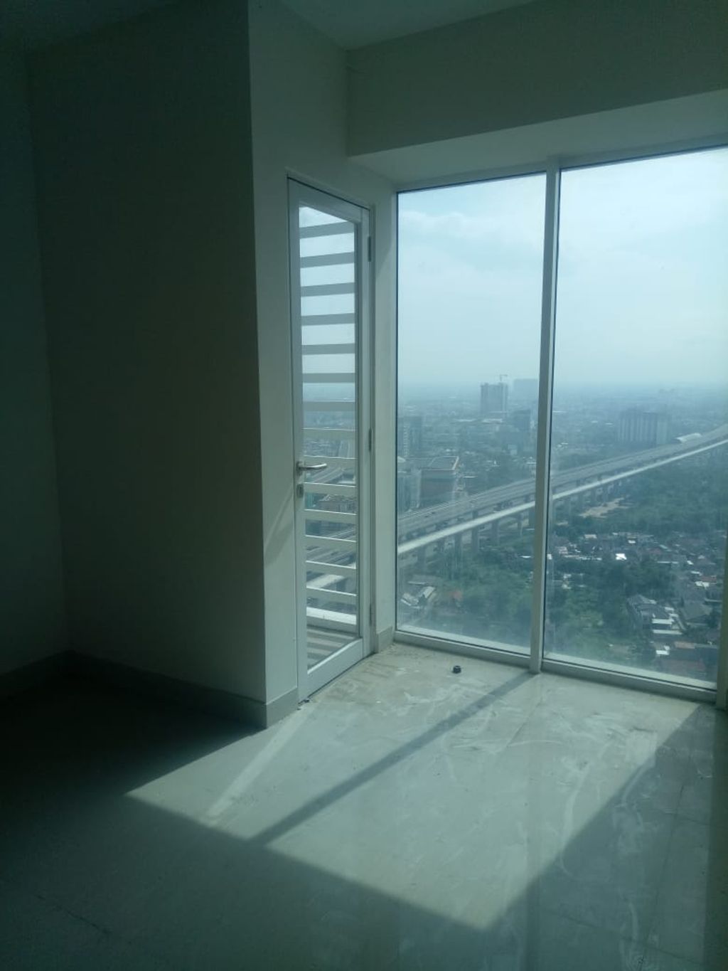 foto tampak rumah tipe BARCLAY NORTH 1 BR F perumahan GRAND KAMALA LAGOON TOWER EMERALD & BARCLAY