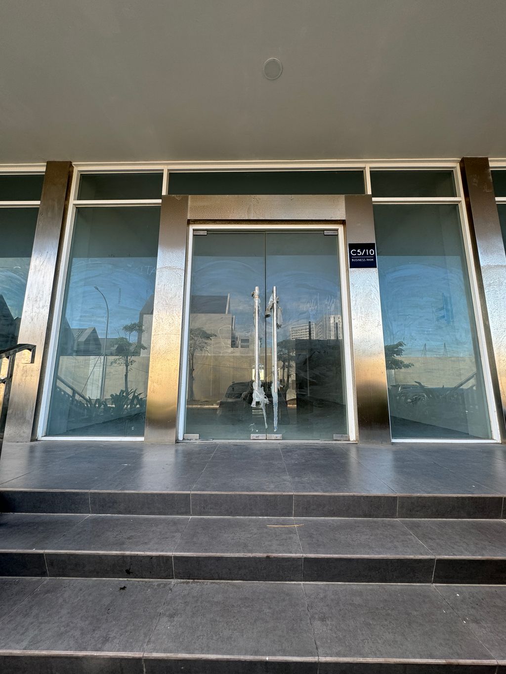 foto tampak rumah tipe BPC5/10 perumahan CitraLand City Losari Makassar