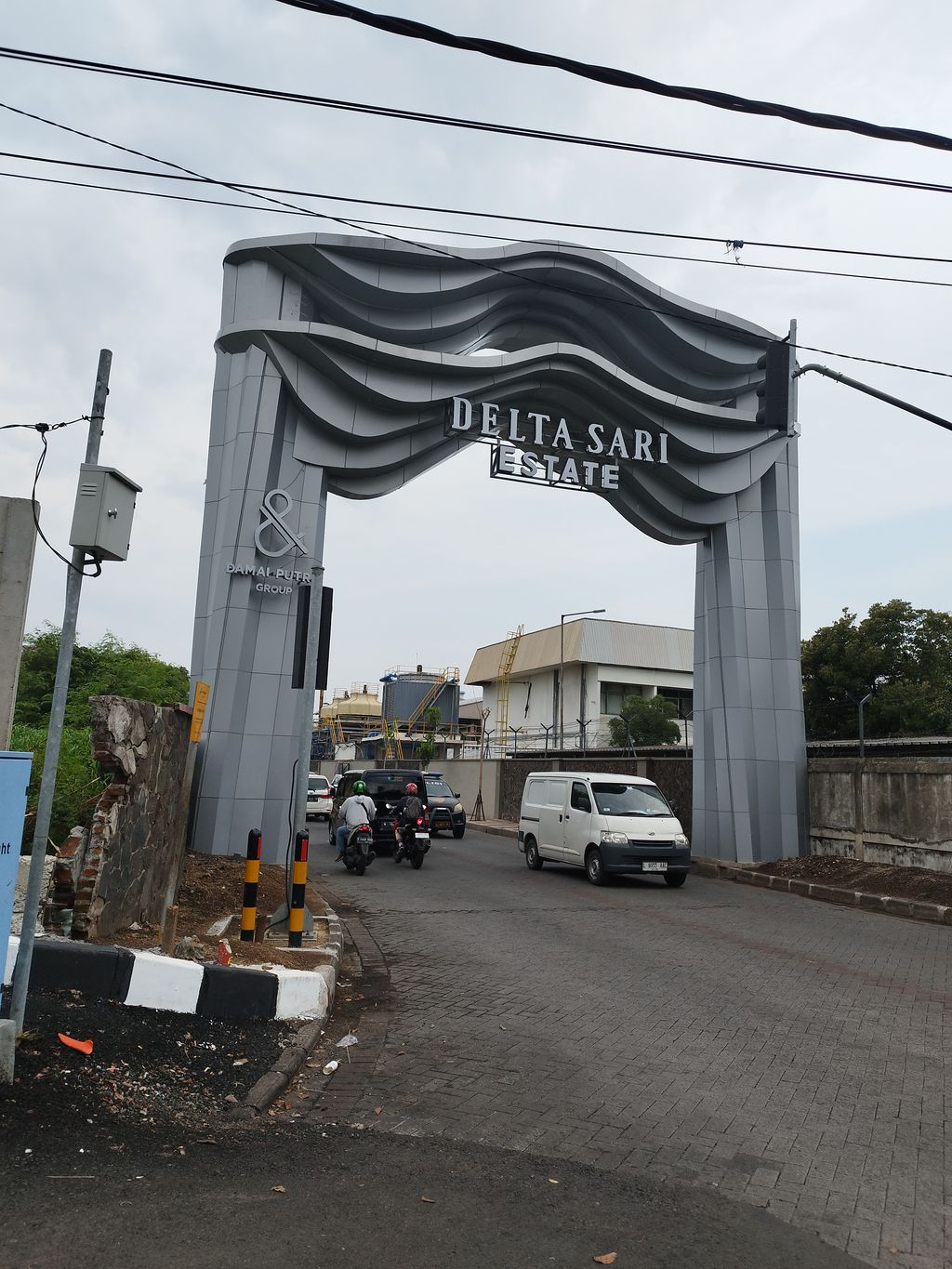 foto gerbang perumahan DELTA SARI INDAH