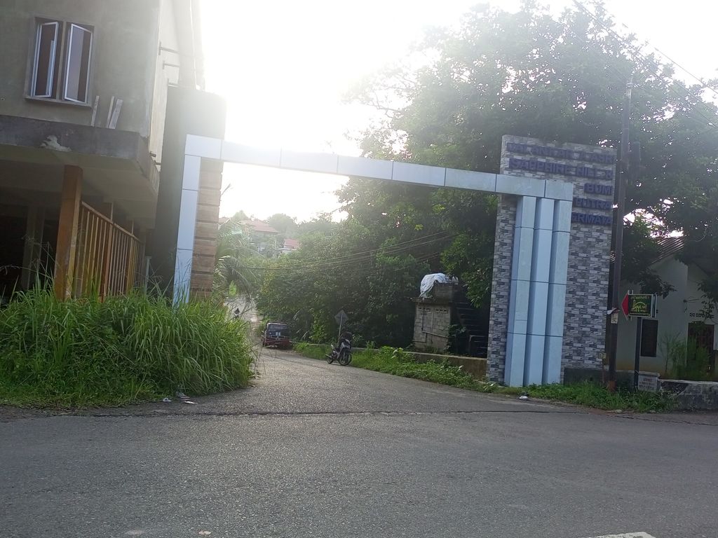 foto gerbang perumahan Sapphire Hill