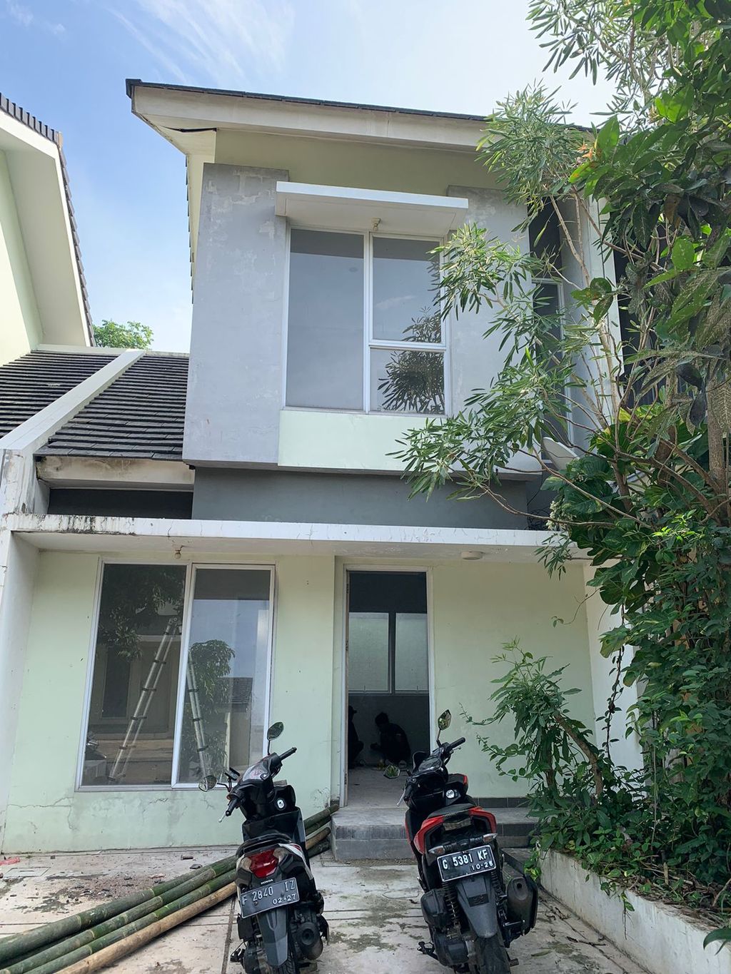 foto tampak rumah tipe IXIA perumahan SERPONG JAYA THE VIEW