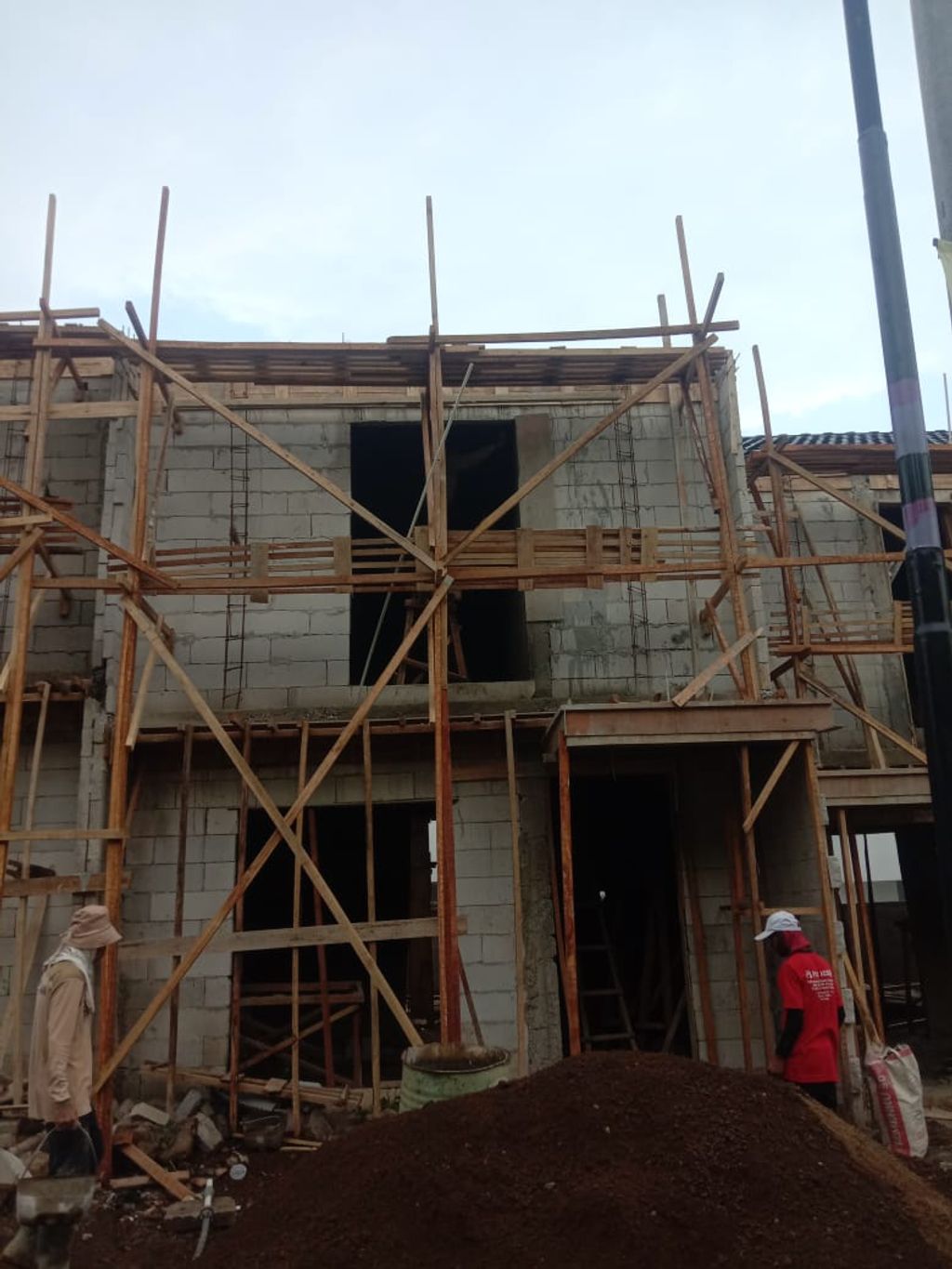 foto tampak rumah tipe 33 Mezanin Cayene (368) perumahan G-Land Padalarang Valley