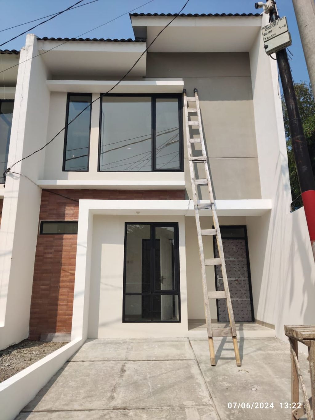 foto tampak rumah tipe 36 Mezanin 1.5 lantai (404) perumahan G-Land Katapang Residence 1