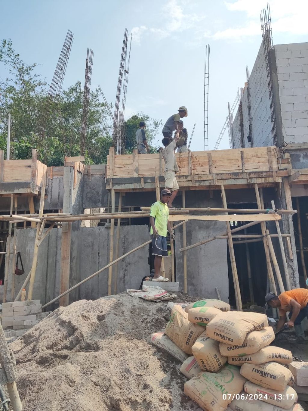 foto tampak rumah tipe 50 Compact (3 Kamar) High Ceiling (506) perumahan G-Land Katapang Residence 1
