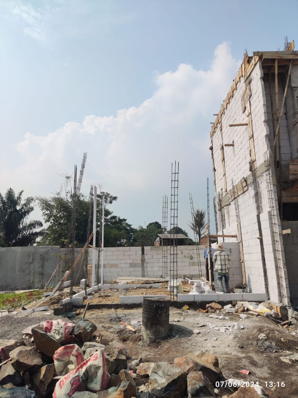 foto tampak rumah tipe 50 Compact (3 Kamar) High Ceiling (594) perumahan G-Land Katapang Residence 1