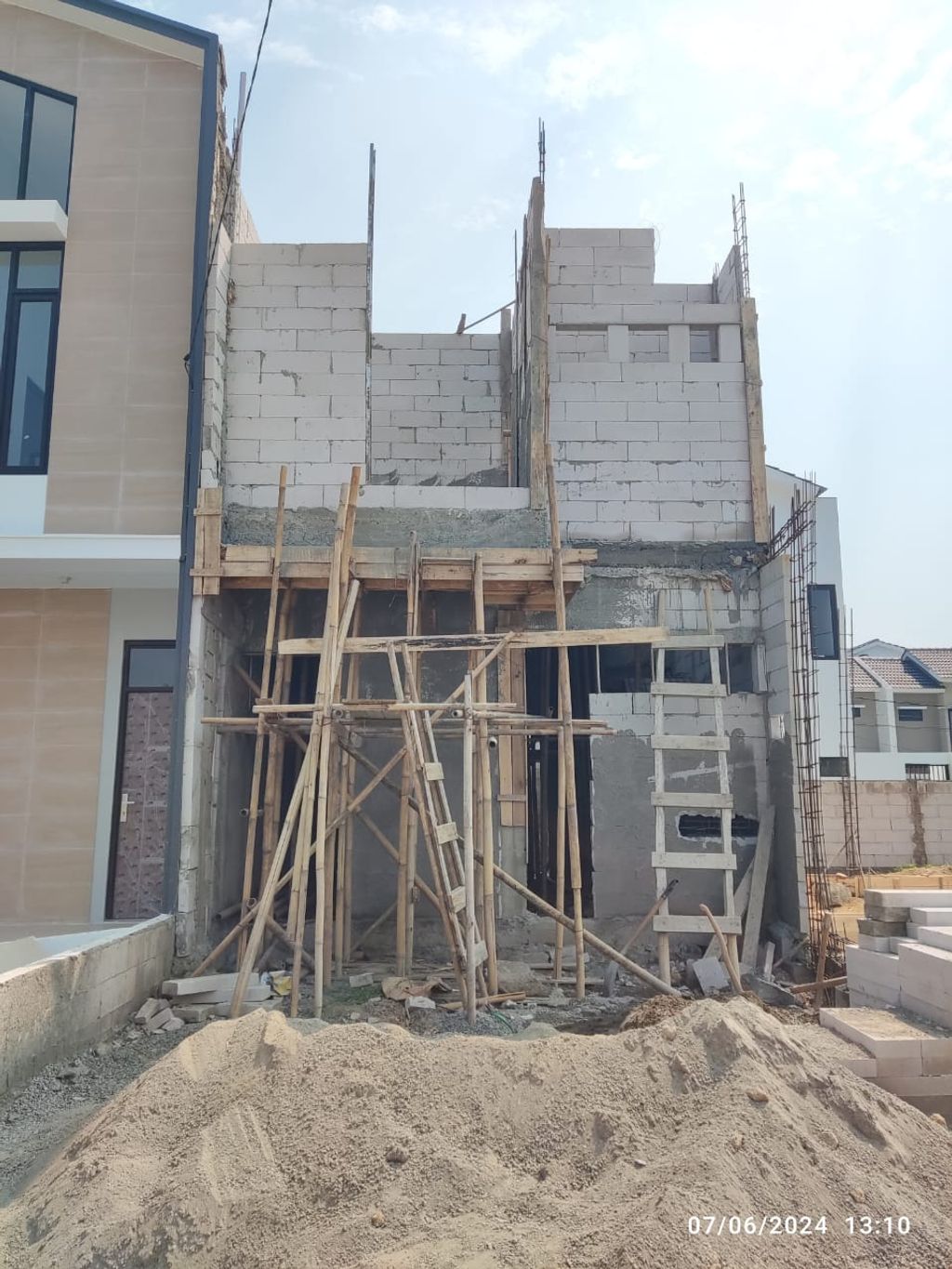 foto tampak rumah tipe 54 Compact (3 Kamar) High Ceiling (517) perumahan G-Land Katapang Residence 1
