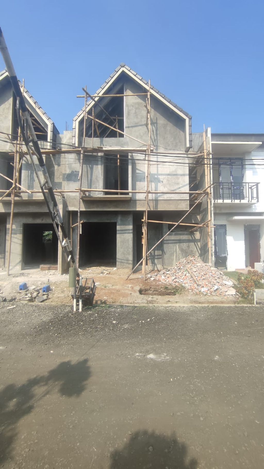 foto tampak rumah tipe 104 perumahan NUANSA BUKIT BITUNG