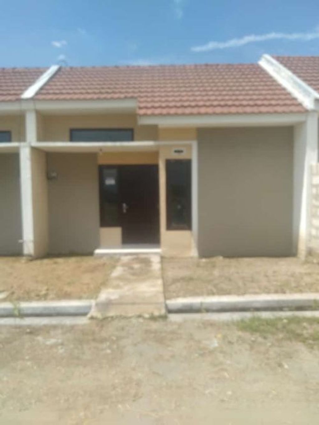 foto tampak rumah tipe 30/60 perumahan GRAND EMERALD PURI